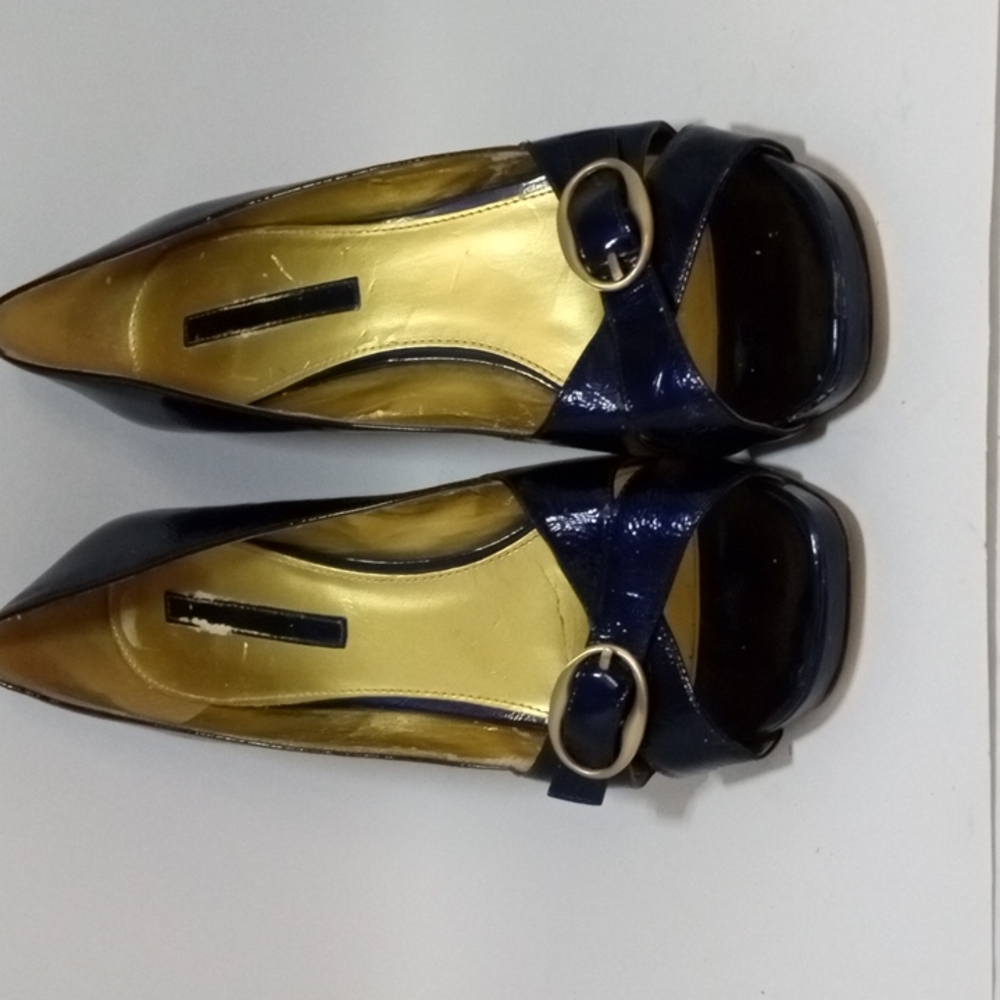 Electric ⚡ blue bandolino high heels with gold buckle accent. - Picture 3 of 6
